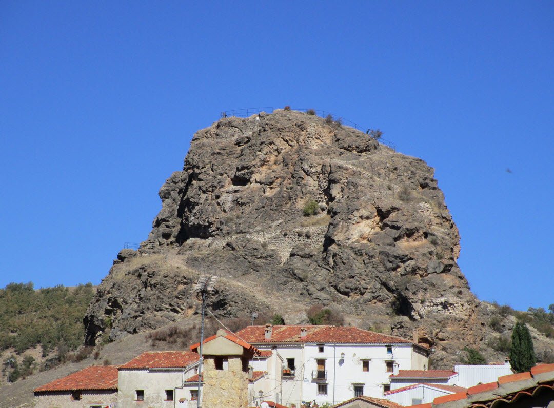 Cerro Testigo de Huélamo | Castillo, Spain